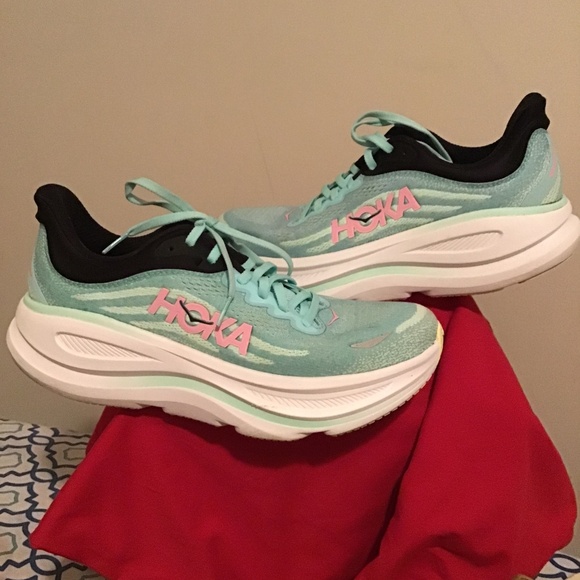 🔥HOKKA, new condition, has sole missing rubber on left shoe , see photos - Picture 1 of 5